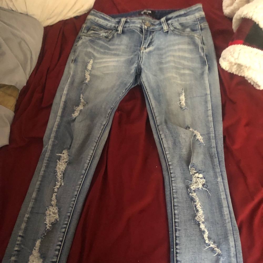 Distressed skinny jeans